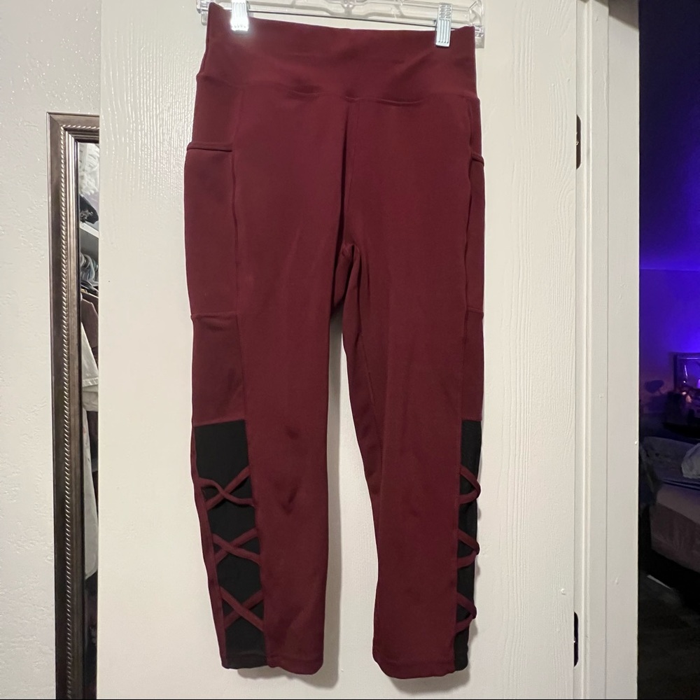 ♥️ 5x$15 Pop Fit burgundy capri leggings with peep